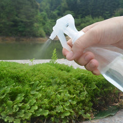 Hand pressure gardening sprayer