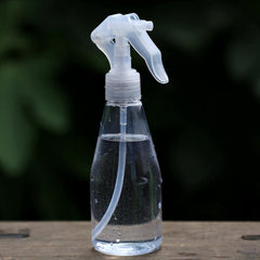 Hand pressure gardening sprayer