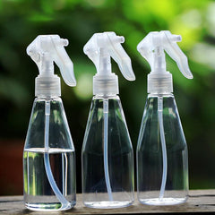 Hand pressure gardening sprayer